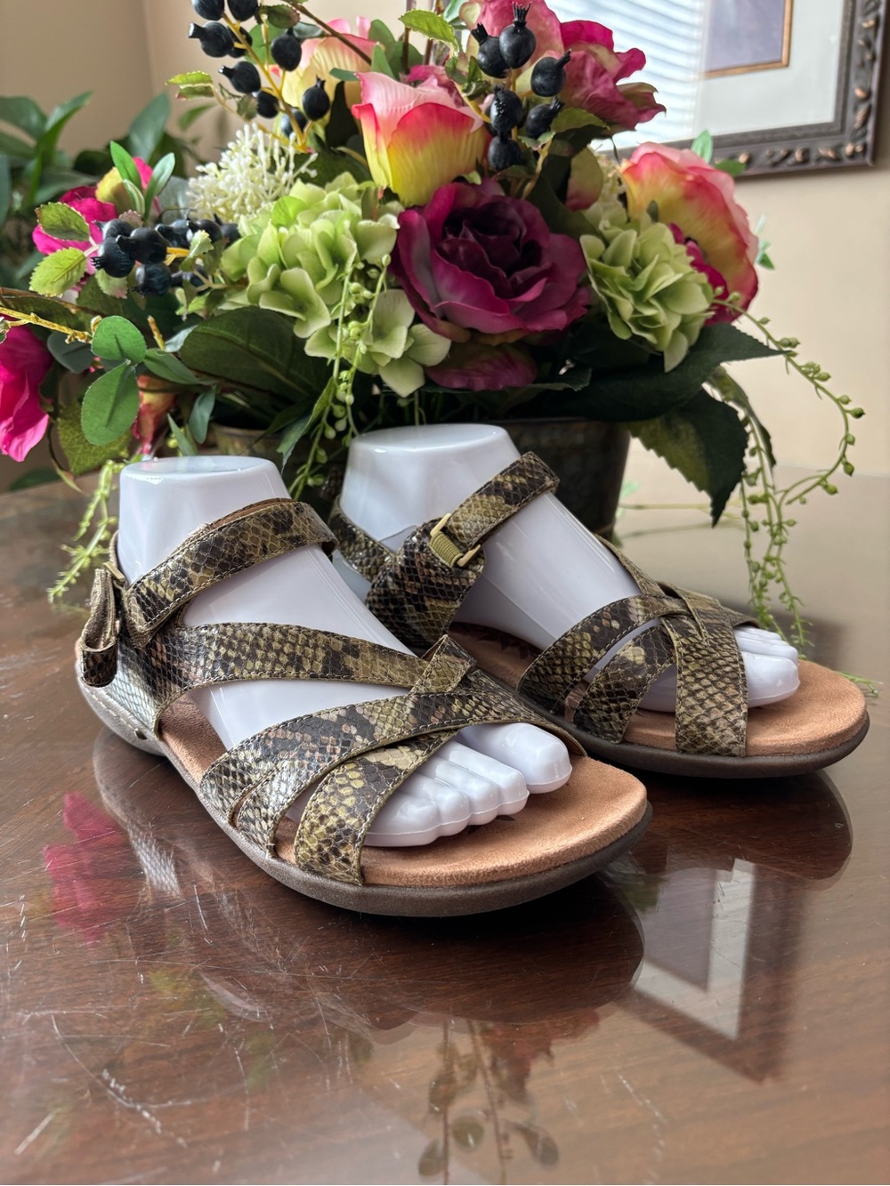 Easy Spirit Women’s Snake-Print Strappy Sandals Size 9.5